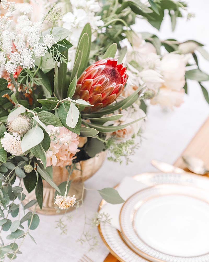 Florist i Vargön Vänersborg Trollhättan torsdagsbuketten bukett blommor arrangemang begravning event bröllop