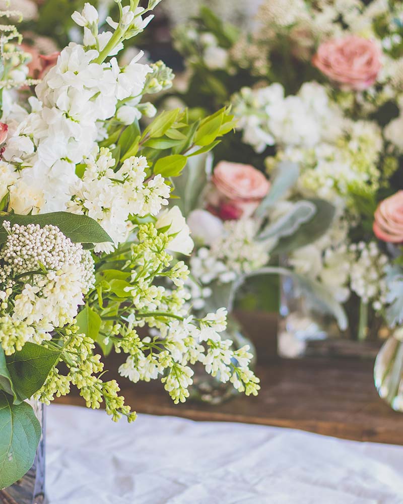 Florist i Vargön Vänersborg Trollhättan torsdagsbuketten bukett blommor arrangemang begravning event bröllop