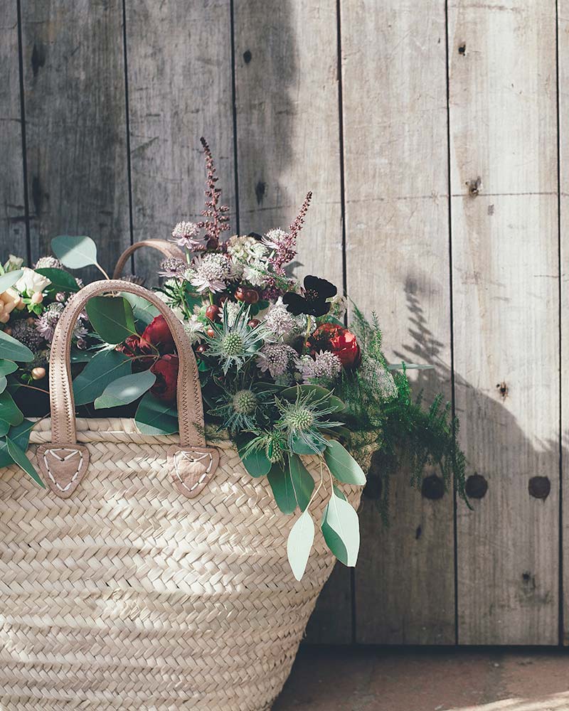 Florist i Vargön Vänersborg Trollhättan torsdagsbuketten bukett blommor arrangemang begravning event bröllop